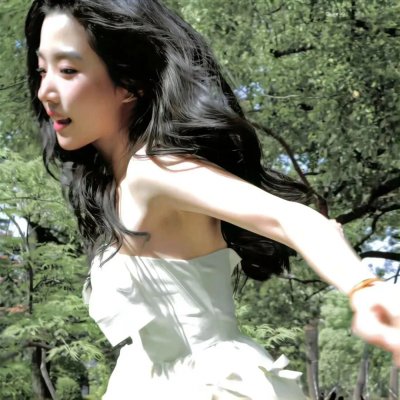 窗中女孩